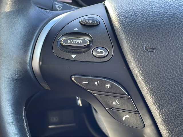 日産 シーマ ハイブリッド VIP G 大阪府 2017(平29)年 8.9万km スーパーブラック エマージェンシーブレーキ　サンルーフ　黒革シート　純正ナビ　CD DVD BT フルセグTV　後席ヘッドレストモニター　ＢＯＳＥサウンド　全席シートヒーター　前席シートクーラー　全席パワーシート　電動リアサンシェード　後席サイドシェード　助手席オットマン　左サイド・バックカメラ　ＥＴＣ　電動コーナーポール　フォグ　レーダークルコン　スマートキー　オートライト