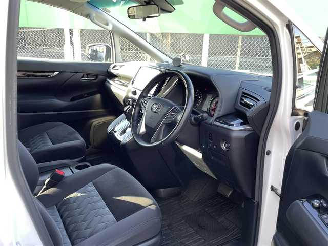 トヨタ アルファード S 三重県 2021(令3)年 4.3万km ホワイトパールクリスタルシャイン ワンオーナー/トヨタセーフティセンス/　・レーダークルーズ/　・レーンキープアシスト/　・衝突被害低減ブレーキ/　・LEDヘッドライト/　・オートハイビーム/前後コーナーセンサー/ブレーキオートホールド　/ナビ/　・フルセグTV/CD/DVD/BlueTooth/　・AppleCarPlay/AndroidAuto/フリップダウンモニター/両側パワスラドア/ビルトインETC2.0/取説/保証書/スペアキー