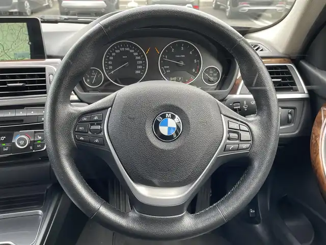 ＢＭＷ ３２０ｄ ラグジュアリー 埼玉県 2016(平28)年 18.7万km インペリアル・ブルー・ブリリアント・エフェクト 純正ナビ/ＢＳＭ/ＡＣＣ/レーンキープ/バックカメラ/ＥＴＣ/ハンズフリートランクオープナー/スペアキー