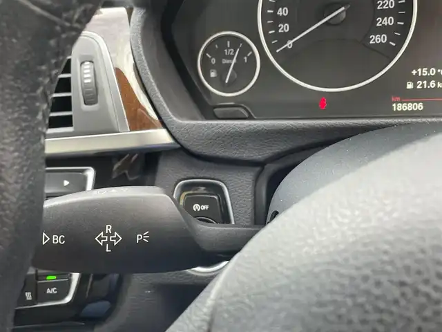 ＢＭＷ ３２０ｄ ラグジュアリー 埼玉県 2016(平28)年 18.7万km インペリアル・ブルー・ブリリアント・エフェクト 純正ナビ/ＢＳＭ/ＡＣＣ/レーンキープ/バックカメラ/ＥＴＣ/ハンズフリートランクオープナー/スペアキー