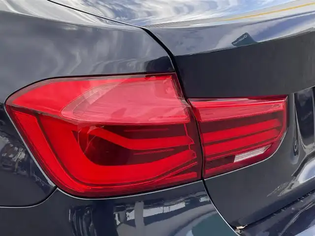 ＢＭＷ ３２０ｄ ラグジュアリー 埼玉県 2016(平28)年 18.7万km インペリアル・ブルー・ブリリアント・エフェクト 純正ナビ/ＢＳＭ/ＡＣＣ/レーンキープ/バックカメラ/ＥＴＣ/ハンズフリートランクオープナー/スペアキー