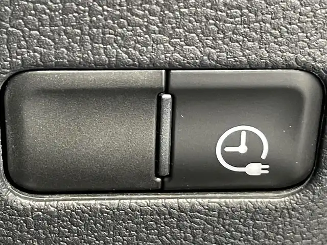 トヨタ プリウス ＰＨＶ Sナビパッケージ・GRスポーツ 岡山県 2019(平31)年 8.2万km ホワイトパールクリスタルシャイン 登録時走行距離81992km/純正11.6インチナビ/フルセグTV(AM/FM/Bluetooth)/バックカメラ/ビルトインETC2.0/ドライブレコーダー/トヨタセーフティセンス/・レーダークルーズコントロール/・プリクラッシュセーフティ/・オートマチックハイビーム/・レーントレーシングアシスト/D/N席シートヒーター/USB入力端子/純正フロアマット/17インチ純正AW/プッシュスタート/スマートキー×2