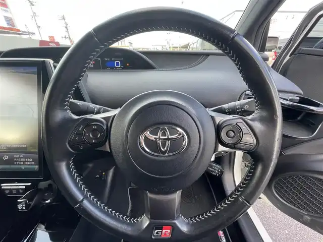 トヨタ プリウス ＰＨＶ Sナビパッケージ・GRスポーツ 岡山県 2019(平31)年 8.2万km ホワイトパールクリスタルシャイン 登録時走行距離81992km/純正11.6インチナビ/フルセグTV(AM/FM/Bluetooth)/バックカメラ/ビルトインETC2.0/ドライブレコーダー/トヨタセーフティセンス/・レーダークルーズコントロール/・プリクラッシュセーフティ/・オートマチックハイビーム/・レーントレーシングアシスト/D/N席シートヒーター/USB入力端子/純正フロアマット/17インチ純正AW/プッシュスタート/スマートキー×2