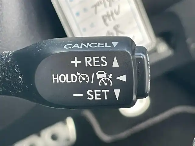 トヨタ プリウス ＰＨＶ Sナビパッケージ・GRスポーツ 岡山県 2019(平31)年 8.2万km ホワイトパールクリスタルシャイン 登録時走行距離81992km/純正11.6インチナビ/フルセグTV(AM/FM/Bluetooth)/バックカメラ/ビルトインETC2.0/ドライブレコーダー/トヨタセーフティセンス/・レーダークルーズコントロール/・プリクラッシュセーフティ/・オートマチックハイビーム/・レーントレーシングアシスト/D/N席シートヒーター/USB入力端子/純正フロアマット/17インチ純正AW/プッシュスタート/スマートキー×2