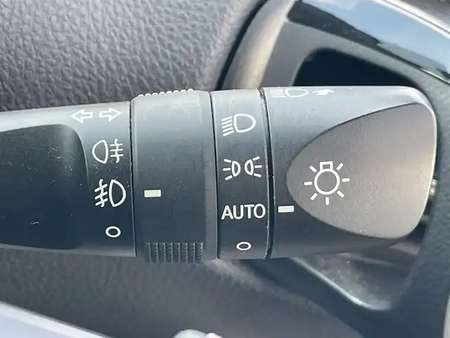 トヨタ プリウス ＰＨＶ Sナビパッケージ・GRスポーツ 岡山県 2019(平31)年 8.2万km ホワイトパールクリスタルシャイン 登録時走行距離81992km/純正11.6インチナビ/フルセグTV(AM/FM/Bluetooth)/バックカメラ/ビルトインETC2.0/ドライブレコーダー/トヨタセーフティセンス/・レーダークルーズコントロール/・プリクラッシュセーフティ/・オートマチックハイビーム/・レーントレーシングアシスト/D/N席シートヒーター/USB入力端子/純正フロアマット/17インチ純正AW/プッシュスタート/スマートキー×2