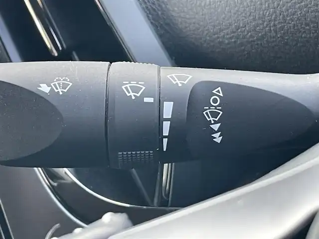 トヨタ プリウス ＰＨＶ Sナビパッケージ・GRスポーツ 岡山県 2019(平31)年 8.2万km ホワイトパールクリスタルシャイン 登録時走行距離81992km/純正11.6インチナビ/フルセグTV(AM/FM/Bluetooth)/バックカメラ/ビルトインETC2.0/ドライブレコーダー/トヨタセーフティセンス/・レーダークルーズコントロール/・プリクラッシュセーフティ/・オートマチックハイビーム/・レーントレーシングアシスト/D/N席シートヒーター/USB入力端子/純正フロアマット/17インチ純正AW/プッシュスタート/スマートキー×2