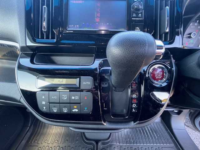 ホンダ Ｎ ＷＧＮ カスタム G SSパッケージ 静岡県 2017(平29)年 2.1万km シャイニンググレーM ●社外ディスプレイオーディオ/(ワンセグ/CD)/(ギャザズ/WX-171CP)/●ハーフレザーシート/●バックカメラ/●クルーズコントロール/●シティブレーキアクティブシステム/●フォグランプ/●オートライト/●革巻きステアリング/●ステアリングスイッチ/●ビルトインETC/●前後ドライブレコーダー/●電動格納ウィンカーミラー/●ドアバイザー/●スマートキー/●プッシュスタート/●純正ラバーマット/●純正14インチアルミホイール/●ダブル+サイド+カーテンSRS+ABS