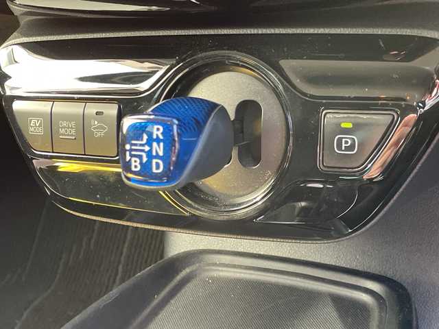 トヨタ プリウス S 茨城県 2019(平31)年 10.5万km アティチュードブラックマイカ 純正ナビ/ドライブレコーダー/ETC/フルセグテレビ/バックカメラ/プッシュスタート/クルーズコントロール/ドアバイザー/ウィンカーミラー/LEDヘッドライト