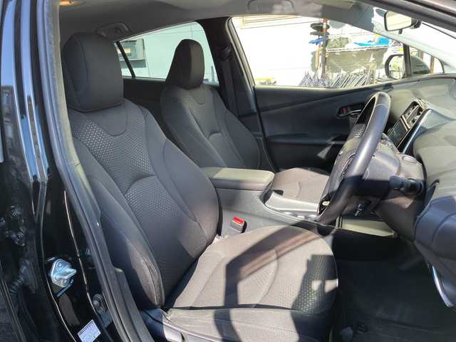 トヨタ プリウス S 茨城県 2019(平31)年 10.5万km アティチュードブラックマイカ 純正ナビ/ドライブレコーダー/ETC/フルセグテレビ/バックカメラ/プッシュスタート/クルーズコントロール/ドアバイザー/ウィンカーミラー/LEDヘッドライト