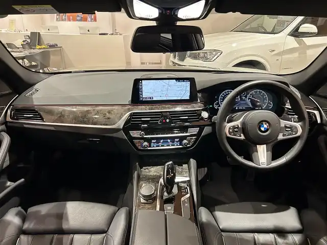 ＢＭＷ ５４０ｉ xDrive ツーリング Mスポーツ 道央・札幌 2019(令1)年 5万km サファイアブラックP メタリックペイント/セレクトパッケージ/　・電動パノラマガラスサンルーフ/　・harman/kardonサラウンド/ドライビングアシストプラス/パーキングアシストプラス/ヘッドアップディスプレイ/ダコタレザーシート/シートヒーター/純正HDDナビ/フルセグTV/CD/DVD/Bluetooth/USB/360°カメラ/アダプティブLEDヘッドライト/電動リアゲート