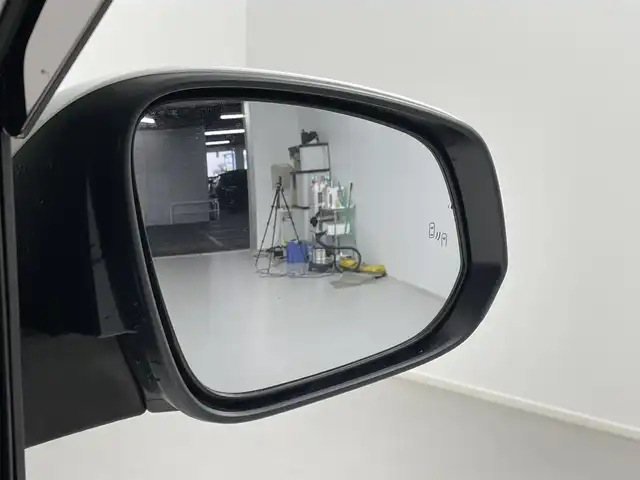 トヨタ ノア S－Z 埼玉県 2023(令5)年 1.3万km ホワイトパールクリスタルシャイン 純正ナビ/(Bluetooth/USB/CD/DVD/AM/FM)/地デジフルセグ/純正14型有機EL後席ディスプレイ/パワーバックドア/バックカメラ/前席シートヒーター/オットマン/前方ドライブレコーダー/ETC2.0/アダプティブクルーズコントロール/車線逸脱警報/ブラインドスポットモニター/衝突軽減ブレーキ/クリアランスソナー/レーンキープアシスト/ドライバーモニター/電子パーキングシステム/ブレーキホールド/ドライブモードセレクト/ロールサンシェード/フロントフォグライト/純正フロアマット/純正ドアバイザー/純正17インチアルミホイール