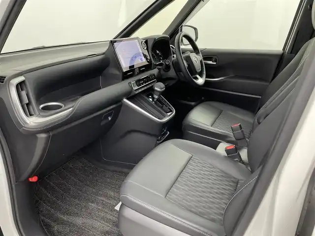 トヨタ ノア S－Z 埼玉県 2023(令5)年 1.3万km ホワイトパールクリスタルシャイン 純正ナビ/(Bluetooth/USB/CD/DVD/AM/FM)/地デジフルセグ/純正14型有機EL後席ディスプレイ/パワーバックドア/バックカメラ/前席シートヒーター/オットマン/前方ドライブレコーダー/ETC2.0/アダプティブクルーズコントロール/車線逸脱警報/ブラインドスポットモニター/衝突軽減ブレーキ/クリアランスソナー/レーンキープアシスト/ドライバーモニター/電子パーキングシステム/ブレーキホールド/ドライブモードセレクト/ロールサンシェード/フロントフォグライト/純正フロアマット/純正ドアバイザー/純正17インチアルミホイール