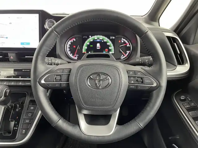 トヨタ ノア S－Z 埼玉県 2023(令5)年 1.3万km ホワイトパールクリスタルシャイン 純正ナビ/(Bluetooth/USB/CD/DVD/AM/FM)/地デジフルセグ/純正14型有機EL後席ディスプレイ/パワーバックドア/バックカメラ/前席シートヒーター/オットマン/前方ドライブレコーダー/ETC2.0/アダプティブクルーズコントロール/車線逸脱警報/ブラインドスポットモニター/衝突軽減ブレーキ/クリアランスソナー/レーンキープアシスト/ドライバーモニター/電子パーキングシステム/ブレーキホールド/ドライブモードセレクト/ロールサンシェード/フロントフォグライト/純正フロアマット/純正ドアバイザー/純正17インチアルミホイール