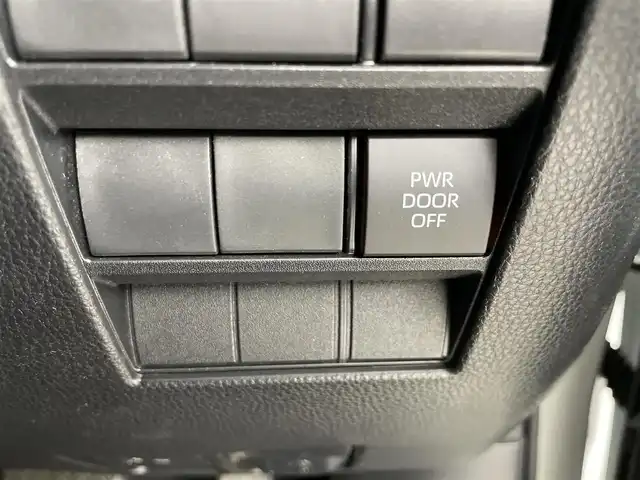 トヨタ ノア S－Z 埼玉県 2023(令5)年 1.3万km ホワイトパールクリスタルシャイン 純正ナビ/(Bluetooth/USB/CD/DVD/AM/FM)/地デジフルセグ/純正14型有機EL後席ディスプレイ/パワーバックドア/バックカメラ/前席シートヒーター/オットマン/前方ドライブレコーダー/ETC2.0/アダプティブクルーズコントロール/車線逸脱警報/ブラインドスポットモニター/衝突軽減ブレーキ/クリアランスソナー/レーンキープアシスト/ドライバーモニター/電子パーキングシステム/ブレーキホールド/ドライブモードセレクト/ロールサンシェード/フロントフォグライト/純正フロアマット/純正ドアバイザー/純正17インチアルミホイール