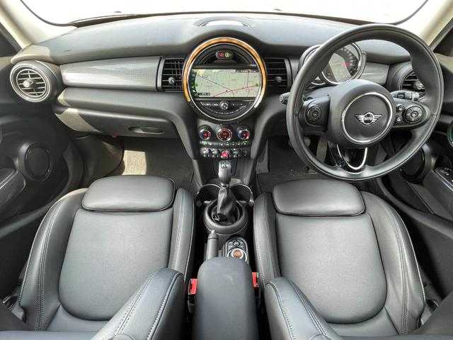 ＭＩＮＩ ミニ クーパー D 埼玉県 2020(令2)年 1.9万km 青Ｍ ワンオーナー　/レザーシート　/シートヒーター　/純正ナビゲーションシステム　/Ｂｌｕｅｔｏｏｔｈ　/バックカメラ　/パークティスタンスコントロール　/ＥＴＣ　/アンビエントライト　/マルチファンクションスイッチ