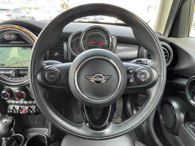 ＭＩＮＩ ミニ クーパー D 埼玉県 2020(令2)年 1.9万km 青Ｍ ワンオーナー　/レザーシート　/シートヒーター　/純正ナビゲーションシステム　/Ｂｌｕｅｔｏｏｔｈ　/バックカメラ　/パークティスタンスコントロール　/ＥＴＣ　/アンビエントライト　/マルチファンクションスイッチ