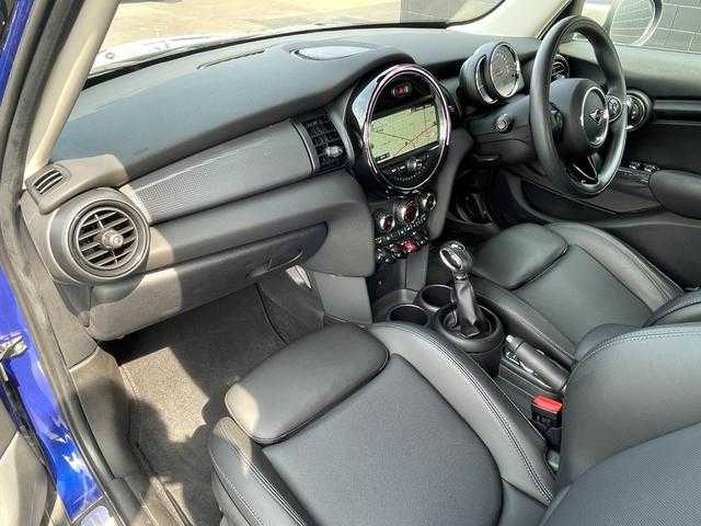 ＭＩＮＩ ミニ クーパー D 埼玉県 2020(令2)年 1.9万km 青Ｍ ワンオーナー　/レザーシート　/シートヒーター　/純正ナビゲーションシステム　/Ｂｌｕｅｔｏｏｔｈ　/バックカメラ　/パークティスタンスコントロール　/ＥＴＣ　/アンビエントライト　/マルチファンクションスイッチ