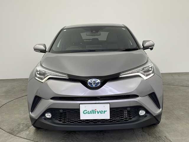 トヨタ Ｃ－ＨＲ G 兵庫県 2018(平30)年 4.2万km メタルストリームM ・Toyota Safety Sense/・プリクラッシュセーフティ/・レーンディパーチャーアラート（ステアリング制御付）/・オートマチックハイビーム/・レーダークルーズコントロール（全車速追従機能付）/・ブラインドスポットモニター/・LEDヘッドライト/・純正9インチナビ/CD/DVD/SD/BT/TV/・バックカメラ/・ビルトインETC2.0/・レザーシート/・前席シートヒーター/・オートワイパー/・純正１８インチアルミホイール/・純正フロアマット/・nanoeエアコン/・スマートキー/・プッシュスタート/・ヒルスタートアシストコントロール/・保証書/・取扱説明書