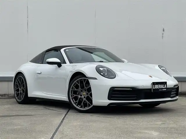ポルシェ ポルシェ ９１１ タルガ4 東京都 2021(令3)年 0.5万km ピュアホワイト スポーツクロノＰ/２０／２１インチＲＳスパイダーデザインＡＷ/ウッドパネル/レザーインテリア/１４Ｗａｙパワーシート/シートヒーター/純正ナビ　/３6０°カメラ/ＢＳＡ/ブレーキアシスト/クルコン/保証書/取扱説明書