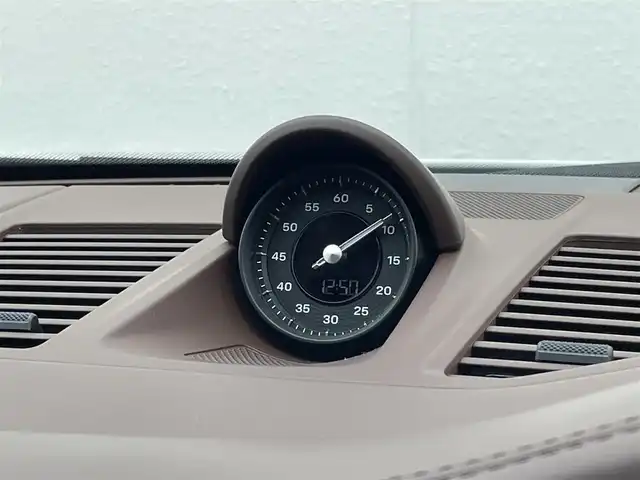 ポルシェ ポルシェ ９１１ タルガ4 東京都 2021(令3)年 0.5万km ピュアホワイト スポーツクロノＰ/２０／２１インチＲＳスパイダーデザインＡＷ/ウッドパネル/レザーインテリア/１４Ｗａｙパワーシート/シートヒーター/純正ナビ　/３6０°カメラ/ＢＳＡ/ブレーキアシスト/クルコン/保証書/取扱説明書