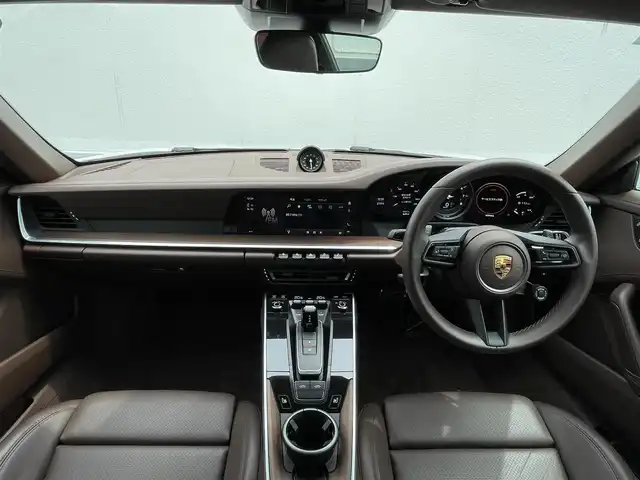ポルシェ ポルシェ ９１１ タルガ4 東京都 2021(令3)年 0.5万km ピュアホワイト スポーツクロノＰ/２０／２１インチＲＳスパイダーデザインＡＷ/ウッドパネル/レザーインテリア/１４Ｗａｙパワーシート/シートヒーター/純正ナビ　/３6０°カメラ/ＢＳＡ/ブレーキアシスト/クルコン/保証書/取扱説明書