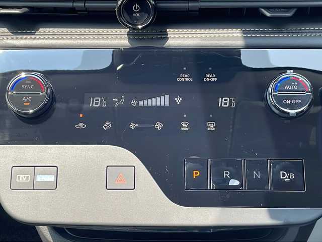 日産 セレナ e－パワー ハイウェイスター V 三重県 2025(令7)年 0.1万km未満 プリズムホワイト 登録済未使用車/純正12.3型ナビ/純正後席フリップダウンモニター/全周囲カメラ/プロパイロット/純正前後ドライブレコーダー/純正ビルトインETC2.0/純正デジタルインナーミラー/ワイヤレス充電器/ステアリングリモコン/電子パーキング/LEDヘッドライト/USB給電/ハンドル支援/衝突軽減ブレーキ/車線抑制/先行車発進お知らせ/踏み間違い防止/BSM/電動格納ミラー/禁煙車