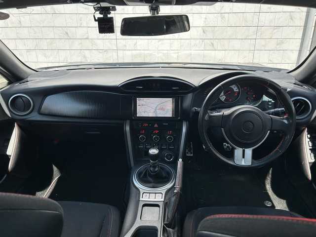 トヨタ ８６ GT 埼玉県 2012(平24)年 11.1万km ダークグレーメタリック SDナビ　品番:NSDD-W61/(AM/FM/BT/DVD)/ETC/前方ドライブレコーダー　品番:ZDR-012　/アイドリングストップ/オートライト/オートエアコン/プッシュスタートボタン/スマートキー×2/プッシュスタート/純正フロアマット/純正アルミホイールスタッドレスタイヤ/補助ミラー/車両/ナビ 取扱説明書/保証書