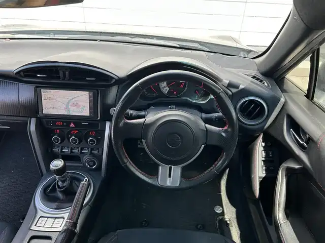 トヨタ ８６ GT 埼玉県 2012(平24)年 11.1万km ダークグレーメタリック SDナビ　品番:NSDD-W61/(AM/FM/BT/DVD)/ETC/前方ドライブレコーダー　品番:ZDR-012　/アイドリングストップ/オートライト/オートエアコン/プッシュスタートボタン/スマートキー×2/プッシュスタート/純正フロアマット/純正アルミホイールスタッドレスタイヤ/補助ミラー/車両/ナビ 取扱説明書/保証書