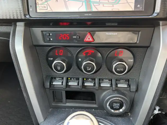トヨタ ８６ GT 埼玉県 2012(平24)年 11.1万km ダークグレーメタリック SDナビ　品番:NSDD-W61/(AM/FM/BT/DVD)/ETC/前方ドライブレコーダー　品番:ZDR-012　/アイドリングストップ/オートライト/オートエアコン/プッシュスタートボタン/スマートキー×2/プッシュスタート/純正フロアマット/純正アルミホイールスタッドレスタイヤ/補助ミラー/車両/ナビ 取扱説明書/保証書