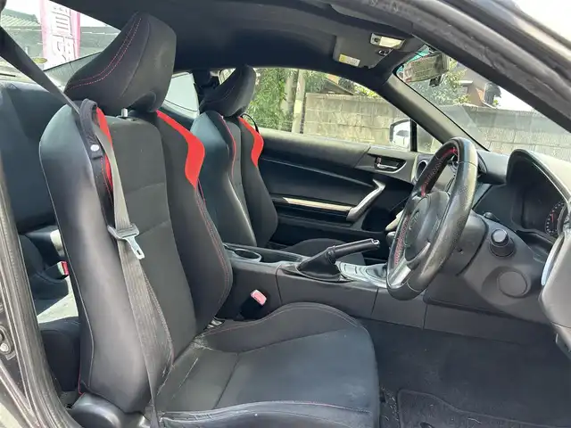 トヨタ ８６ GT 埼玉県 2012(平24)年 11.1万km ダークグレーメタリック SDナビ　品番:NSDD-W61/(AM/FM/BT/DVD)/ETC/前方ドライブレコーダー　品番:ZDR-012　/アイドリングストップ/オートライト/オートエアコン/プッシュスタートボタン/スマートキー×2/プッシュスタート/純正フロアマット/純正アルミホイールスタッドレスタイヤ/補助ミラー/車両/ナビ 取扱説明書/保証書