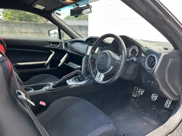 トヨタ ８６ GT 埼玉県 2012(平24)年 11.1万km ダークグレーメタリック SDナビ　品番:NSDD-W61/(AM/FM/BT/DVD)/ETC/前方ドライブレコーダー　品番:ZDR-012　/アイドリングストップ/オートライト/オートエアコン/プッシュスタートボタン/スマートキー×2/プッシュスタート/純正フロアマット/純正アルミホイールスタッドレスタイヤ/補助ミラー/車両/ナビ 取扱説明書/保証書