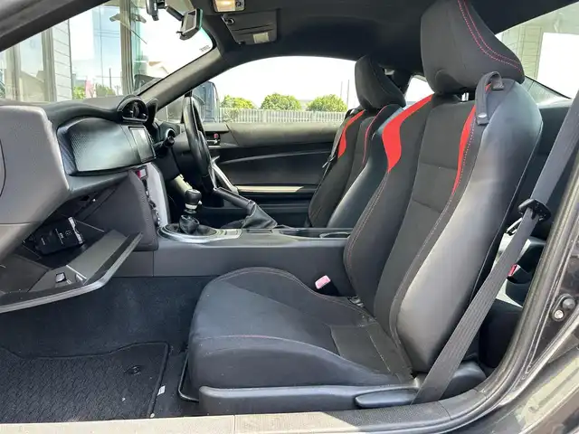 トヨタ ８６ GT 埼玉県 2012(平24)年 11.1万km ダークグレーメタリック SDナビ　品番:NSDD-W61/(AM/FM/BT/DVD)/ETC/前方ドライブレコーダー　品番:ZDR-012　/アイドリングストップ/オートライト/オートエアコン/プッシュスタートボタン/スマートキー×2/プッシュスタート/純正フロアマット/純正アルミホイールスタッドレスタイヤ/補助ミラー/車両/ナビ 取扱説明書/保証書