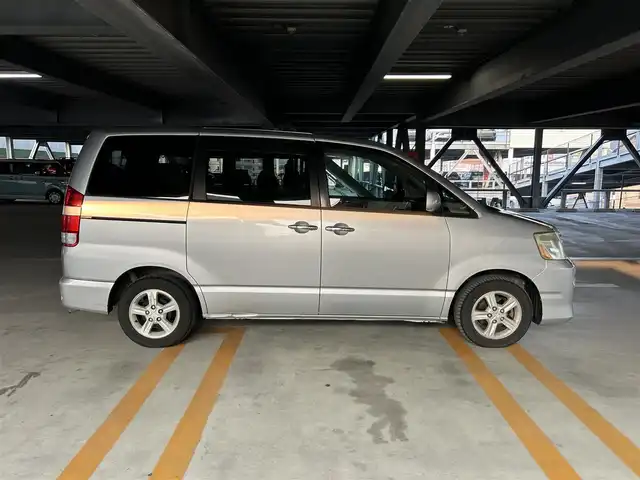 トヨタ ノア X LTD 静岡県 2006(平18)年 17.9万km シルバーM 社外ナビ/バックカメラ/両側電動スライドドア/リモコンキー/ETC/HIDヘッドライト/フォグランプ