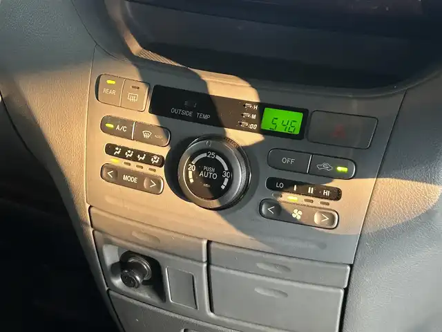 トヨタ ノア X LTD 静岡県 2006(平18)年 17.9万km シルバーM 社外ナビ/バックカメラ/両側電動スライドドア/リモコンキー/ETC/HIDヘッドライト/フォグランプ