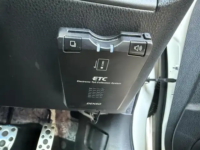 トヨタ ８６ GT 愛媛県 2017(平29)年 8.2万km クリスタルホワイトパール /ワンオーナー車//禁煙車//メモリナビ//AM/FM/BT/CD/DVD/USB/iPod//SD/フルセグ//クルーズコントロール//ETC//オートLEDヘッドライト//フォグランプ//電格ミラー//革巻きステアリング//ステアスイッチ//ISOFIX//照明付きバニティミラー//スペアタイヤ//プッシュスタート//スマートキー//スペアキー//取扱説明書//保証書