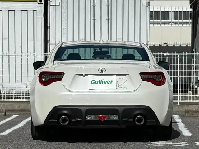 トヨタ ８６ GT 愛媛県 2017(平29)年 8.2万km クリスタルホワイトパール /ワンオーナー車//禁煙車//メモリナビ//AM/FM/BT/CD/DVD/USB/iPod//SD/フルセグ//クルーズコントロール//ETC//オートLEDヘッドライト//フォグランプ//電格ミラー//革巻きステアリング//ステアスイッチ//ISOFIX//照明付きバニティミラー//スペアタイヤ//プッシュスタート//スマートキー//スペアキー//取扱説明書//保証書