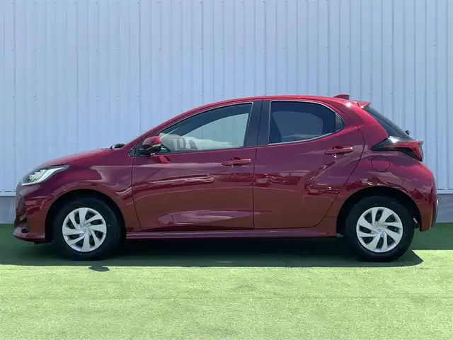 トヨタ ヤリス G 香川県 2020(令2)年 2.2万km センシュアルレッドマイカ 登録時走行距離：21625km/ディスプレイオーディオ/全方位カメラ/ビルトインETC/前後ドライブレコーダー/前後コーナーセンサー/LEDオートライト/オートハイビーム/レベライザーヘッドライト/純正フロアマット/スマートキー