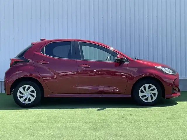 トヨタ ヤリス G 香川県 2020(令2)年 2.2万km センシュアルレッドマイカ 登録時走行距離：21625km/ディスプレイオーディオ/全方位カメラ/ビルトインETC/前後ドライブレコーダー/前後コーナーセンサー/LEDオートライト/オートハイビーム/レベライザーヘッドライト/純正フロアマット/スマートキー