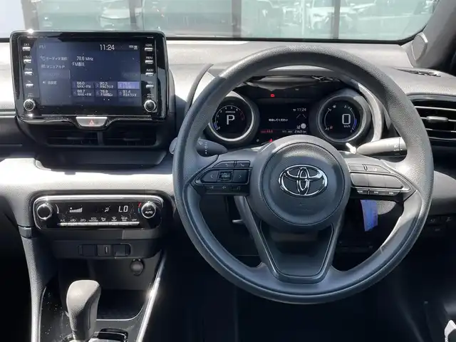 トヨタ ヤリス G 香川県 2020(令2)年 2.2万km センシュアルレッドマイカ 登録時走行距離：21625km/ディスプレイオーディオ/全方位カメラ/ビルトインETC/前後ドライブレコーダー/前後コーナーセンサー/LEDオートライト/オートハイビーム/レベライザーヘッドライト/純正フロアマット/スマートキー