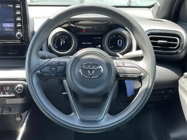 トヨタ ヤリス G 香川県 2020(令2)年 2.2万km センシュアルレッドマイカ 登録時走行距離：21625km/ディスプレイオーディオ/全方位カメラ/ビルトインETC/前後ドライブレコーダー/前後コーナーセンサー/LEDオートライト/オートハイビーム/レベライザーヘッドライト/純正フロアマット/スマートキー