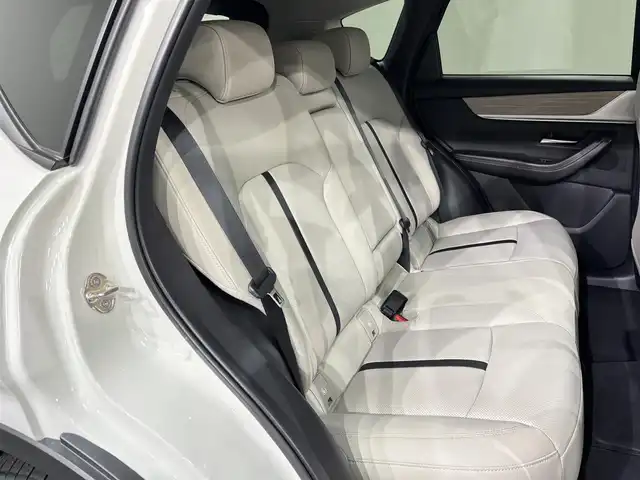 マツダ ＣＸ－６０ 25S Lパッケージ 愛知県 2023(令5)年 2.5万km ロジウムホワイトプレミアムメタリック 純正１２．３インチディスプレイ/サンルーフ/ＢＯＳＥサウンドシステム/３６０°ビューモニター/レーダークルーズコントロール/衝突軽減ブレーキ/車線逸脱警報/ブラインドスポットモニター/クリアランスソナー/ヘッドアップディスプレイ/パワーバックドア/電動パーキングブレーキ/ブレーキホールド/レザーシート/パワーシート【シートメモリー機能付】/ハンドルヒーター/シートヒーター/パドルシフト/前後ドライブレコーダー/ビルトインＥＴＣ/USB＆HDMI入力端子/ＬＥＤヘッドライト/アイドリングストップ/ISOFIX/純正フロアマット/純正20インチアルミホイール