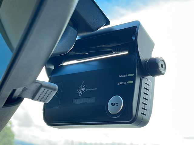 三菱 デリカＤ：５ G－Premium 新潟県 2007(平19)年 10.2万km ジェイドグリーンマイカ/ダークグレーメタリック 4WD/純正HDDナビ/CD/DVD/ミュージックサーバー/フロント/サイド/バックカメラ/ETC/ドライブレコーダー/フリップダウンモニター/クルーズコントロール/両側パワースライドドア/パワーバックドア/パドルシフト/ステアリングスイッチ/コーナーセンサー/スマートキー/キセノンヘッドライト/オートライト/フォグランプ/純正18インチアルミホイール/社外16インチAW冬タイヤ車載