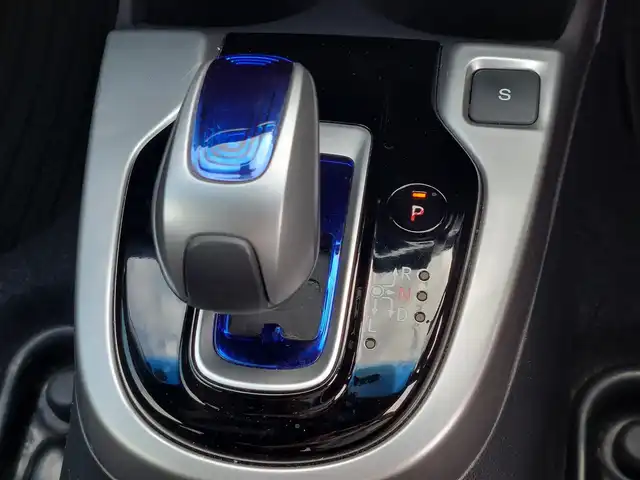 ホンダ フィット ハイブリット Sパッケージ 東京都 2014(平26)年 11.9万km プレミアムホワイトパール 社外ナビ EX008V/フルセグTV/バックカメラ/ETC/プッシュスタート/クルーズコントロール/パドルシフト/寒冷地/純正フロアマット/LEDヘッドライト/オートライト/16インチ純正アルミホイール/スマートキー