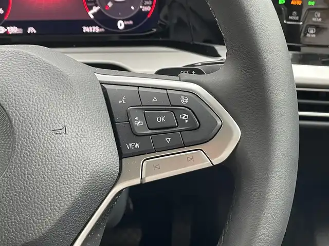 フォルクスワーゲン ＶＷ ゴルフ TDI アクティブアドバンス 岡山県 2022(令4)年 7.2万km 赤 登録時走行距離74176km/純正メーカーナビ/バックカメラ/ETC/前後ドライブレコーダー/プッシュスタート/スマートキー/前後コーナーセンサー/純正17インチAW/純正フロアマット/保証書/取扱説明書/スペアキー