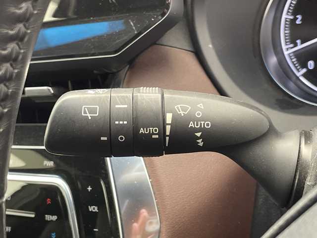 トヨタ ハリアー Z 千葉県 2020(令2)年 2.9万km ホワイトパールクリスタルシャイン モデリスタエアロ/JBLサウンド/ワンオーナー/プッシュスタート/純正ナビ/（フルセグTV・BTオーディオ）/Ｔコネクト/革ステアリング/ステアリングリモコン/Miracast/ISOFIX/バックカメラ/ビルトインETC/純正19インチAW/レーダークルーズ/パワーバックドア/ハーフレザーシート/右前席パワーシート/LEDヘッドライト/オートライト/フォグライト/前後コーナーセンサー/横滑り防止装置/ウィンカーミラー/ブラインドスポットモニター/フロアマット/ドアバイザー