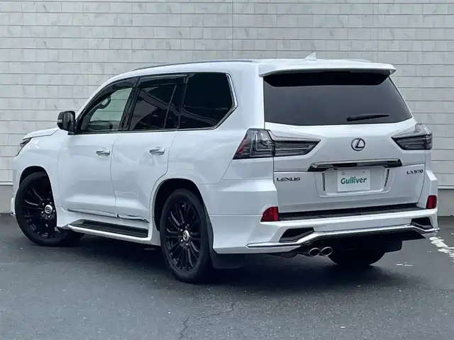 レクサス ＬＸ 570 ブラックシークエンス 愛知県 2019(令1)年 6.8万km ソニッククォーツ モデリスタフロントアンダースポイラー/モデリスタリアアンダースポイラー/モデリスタスポーツマフラー/TRD21インチアルミホイール/純正SDメモリーナビ/全方位カメラ/フルセグTV/リアエンターテイメント/CD/DVD/Blu-ray再生/ETC2.0/Bluetooth/USB/AUX/HDMI接続/パドルシフト/レーダークルーズコントロール/全席パワーシート/3列シート(3列目電動格納)/本革シート/シートヒーター(D/N/2列目)/シートベンチレーション(D/N/2列目)/ステアリングヒーター/サンルーフ/純正フロアマット/パワーバックドア/純正LEDヘッドライト/オートマチックハイビーム/コーナーセンサー/横滑り防止装置/衝突軽減ブレーキ/レーンキープアシスト/ブラインドスポットモニター/電動パーキングブレーキ/ドライブレコーダー(前)/クルールコントロール/アクティブハイトコントロールサスペンション/ヘッドアップディスプレイ/クールボックス/全席オートエアコン