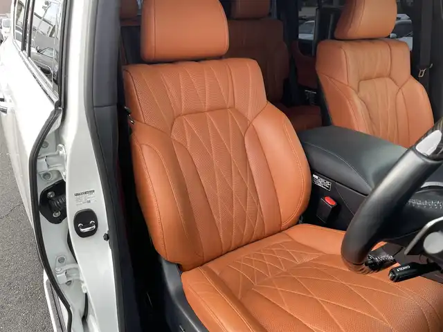 レクサス ＬＸ 570 ブラックシークエンス 愛知県 2019(令1)年 6.8万km ソニッククォーツ モデリスタフロントアンダースポイラー/モデリスタリアアンダースポイラー/モデリスタスポーツマフラー/TRD21インチアルミホイール/純正SDメモリーナビ/全方位カメラ/フルセグTV/リアエンターテイメント/CD/DVD/Blu-ray再生/ETC2.0/Bluetooth/USB/AUX/HDMI接続/パドルシフト/レーダークルーズコントロール/全席パワーシート/3列シート(3列目電動格納)/本革シート/シートヒーター(D/N/2列目)/シートベンチレーション(D/N/2列目)/ステアリングヒーター/サンルーフ/純正フロアマット/パワーバックドア/純正LEDヘッドライト/オートマチックハイビーム/コーナーセンサー/横滑り防止装置/衝突軽減ブレーキ/レーンキープアシスト/ブラインドスポットモニター/電動パーキングブレーキ/ドライブレコーダー(前)/クルールコントロール/アクティブハイトコントロールサスペンション/ヘッドアップディスプレイ/クールボックス/全席オートエアコン