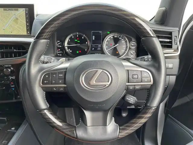 レクサス ＬＸ 570 ブラックシークエンス 愛知県 2019(令1)年 6.8万km ソニッククォーツ モデリスタフロントアンダースポイラー/モデリスタリアアンダースポイラー/モデリスタスポーツマフラー/TRD21インチアルミホイール/純正SDメモリーナビ/全方位カメラ/フルセグTV/リアエンターテイメント/CD/DVD/Blu-ray再生/ETC2.0/Bluetooth/USB/AUX/HDMI接続/パドルシフト/レーダークルーズコントロール/全席パワーシート/3列シート(3列目電動格納)/本革シート/シートヒーター(D/N/2列目)/シートベンチレーション(D/N/2列目)/ステアリングヒーター/サンルーフ/純正フロアマット/パワーバックドア/純正LEDヘッドライト/オートマチックハイビーム/コーナーセンサー/横滑り防止装置/衝突軽減ブレーキ/レーンキープアシスト/ブラインドスポットモニター/電動パーキングブレーキ/ドライブレコーダー(前)/クルールコントロール/アクティブハイトコントロールサスペンション/ヘッドアップディスプレイ/クールボックス/全席オートエアコン