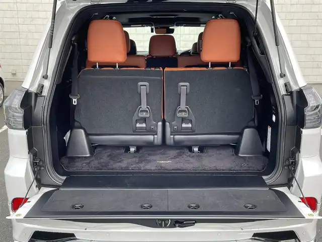 レクサス ＬＸ 570 ブラックシークエンス 愛知県 2019(令1)年 6.8万km ソニッククォーツ モデリスタフロントアンダースポイラー/モデリスタリアアンダースポイラー/モデリスタスポーツマフラー/TRD21インチアルミホイール/純正SDメモリーナビ/全方位カメラ/フルセグTV/リアエンターテイメント/CD/DVD/Blu-ray再生/ETC2.0/Bluetooth/USB/AUX/HDMI接続/パドルシフト/レーダークルーズコントロール/全席パワーシート/3列シート(3列目電動格納)/本革シート/シートヒーター(D/N/2列目)/シートベンチレーション(D/N/2列目)/ステアリングヒーター/サンルーフ/純正フロアマット/パワーバックドア/純正LEDヘッドライト/オートマチックハイビーム/コーナーセンサー/横滑り防止装置/衝突軽減ブレーキ/レーンキープアシスト/ブラインドスポットモニター/電動パーキングブレーキ/ドライブレコーダー(前)/クルールコントロール/アクティブハイトコントロールサスペンション/ヘッドアップディスプレイ/クールボックス/全席オートエアコン