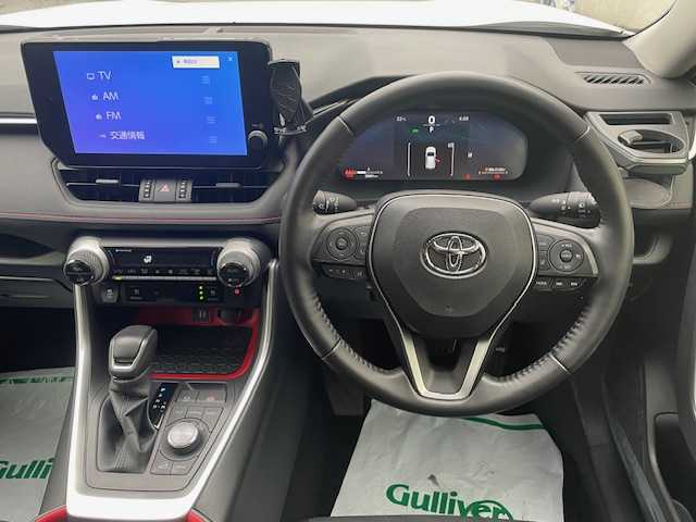 トヨタ ＲＡＶ４ アドベンチャー オフロードPKGⅡ 埼玉県 2023(令5)年 2.6万km スーパーホワイトⅡ ワンオーナー/専用合成皮革シート/純正10.5インチディスプレイオーディオ/　T-Connectナビ/DTV/BT/USB/タイプC/　AppleCarPlay/AndroidAuto/パノラミックビューモニター/トヨタセーフティセンス/　・プリクラッシュセーフティ/　・レーントレーシングアシスト/　・ロードサインアシスト/　・レーダークルーズコントロール/　・ブラインドスポットモニター/　・クリアランスソナー/　・リヤクロストラフィックアラート/　・パーキングサポートブレーキ/マルチテレインセレクト/前後録画機能付きデジタルインナーミラー/運転席パワーシート/前席シートヒーター＆ベンチレーション/ステアリングヒーター/パワーバックドア/アドベンチャー専用19インチAW/ルーフレール/オートハイビーム/ウィンドシールドデアイサー/後席タイプCポート/TRDドアハンドルプロテクター/ラゲージAC100V電源/LEDヘッドライト＆フォグ/ビルトインETC2.0/スマートキー/スペアキー